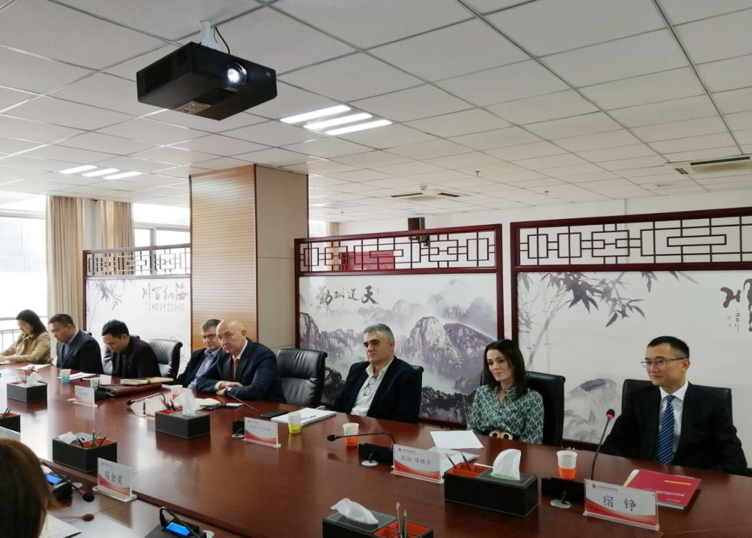 2019年6月爱尔兰卡洛理工学院副董事长戴克澜先生率团访问公司 2019年6月爱尔兰卡洛理工学院副董事长戴克澜先生率团访问公司