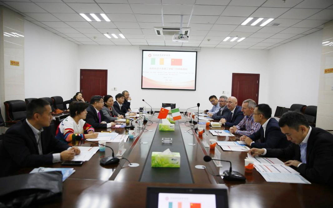 2019年3月爱尔兰卡洛理工学院副董事长戴克澜先生率团访问公司 2019年3月爱尔兰卡洛理工学院副董事长戴克澜先生率团访问公司