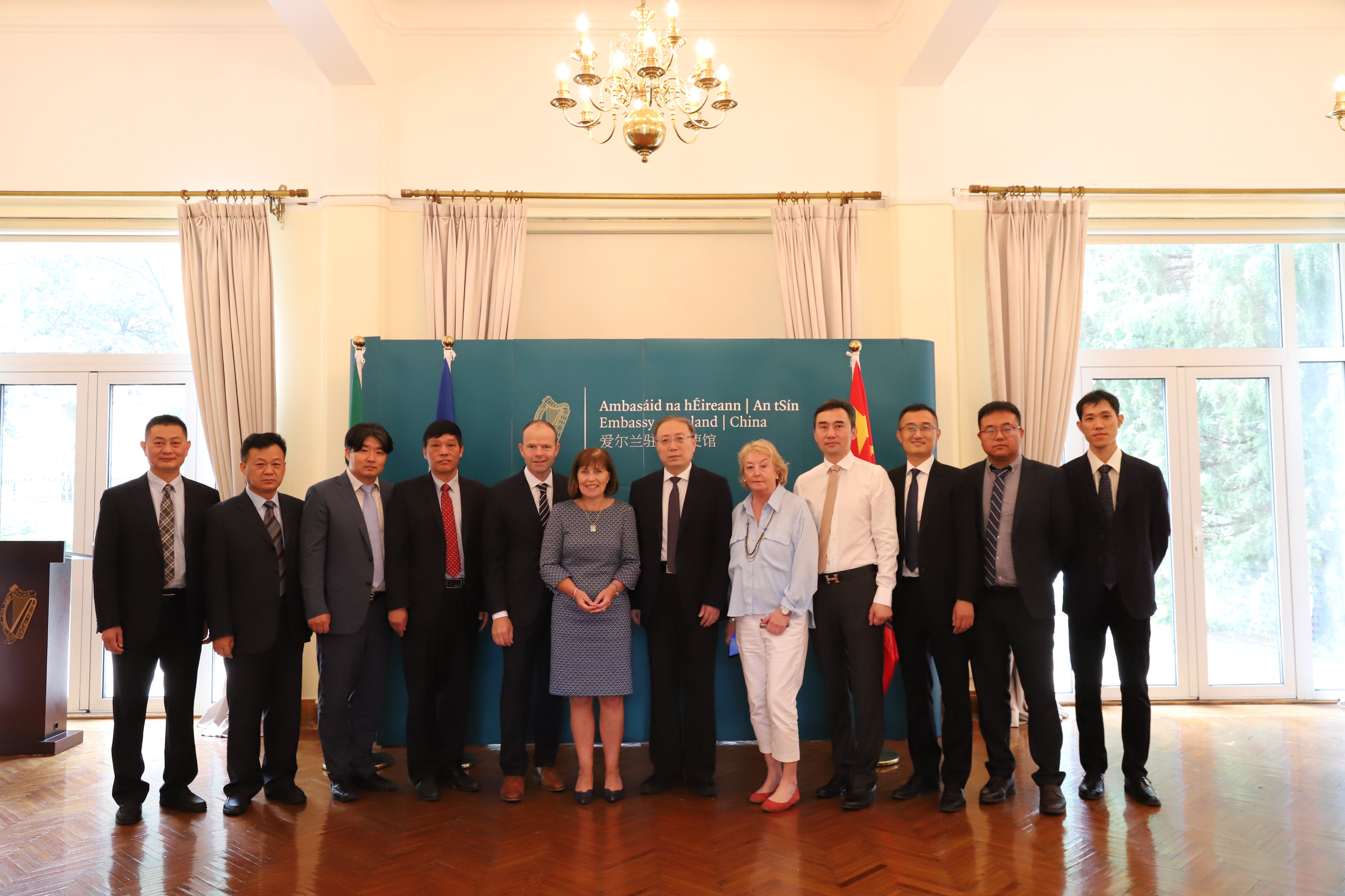 公司党委书记穆瑞杰应邀访问爱尔兰驻华使馆 公司党委书记穆瑞杰应邀访问爱尔兰驻华使馆